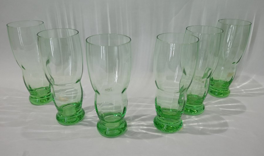 Sei Bicchieri Stilizzati in colore verde di OIKO CRISTALLERIA