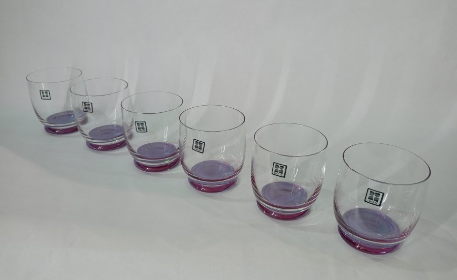 Sei bicchieri acqua in vetro di DUNA HAND MADE con base color lilla