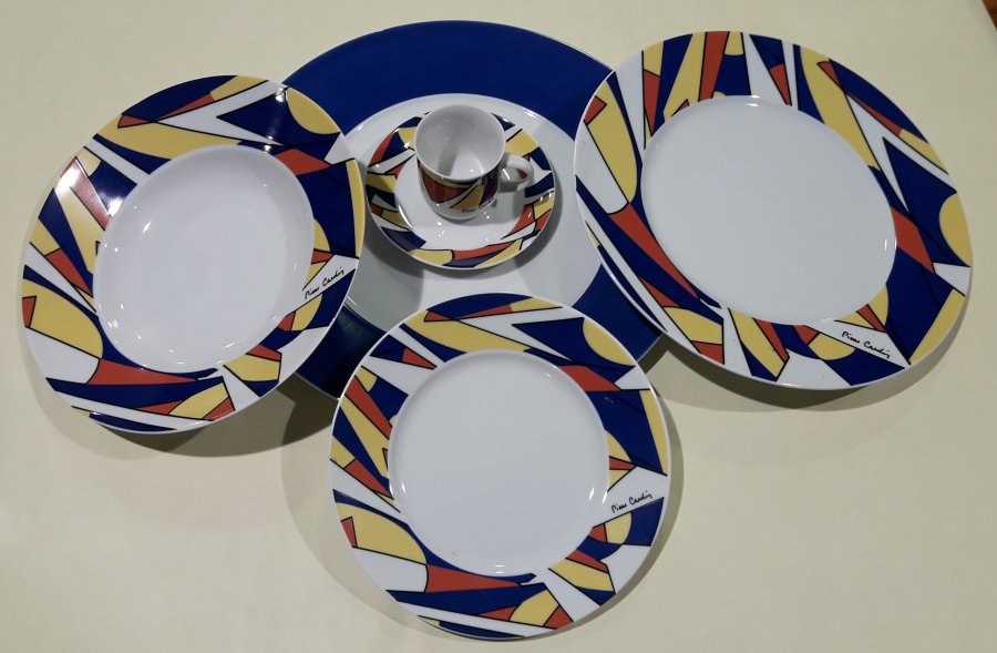 Regalo per persona single - Posto tavola in porcellana di Pierre Cardin