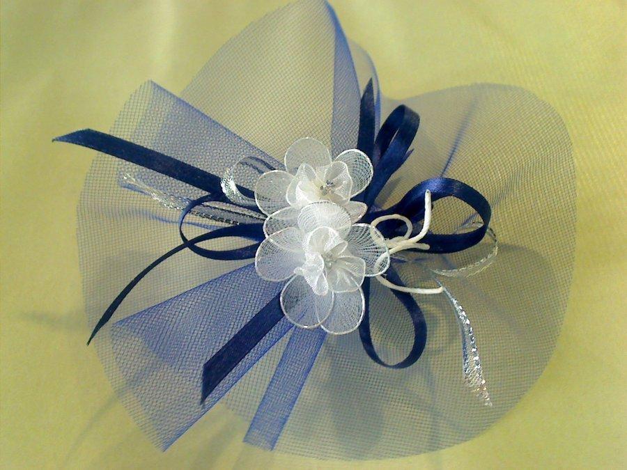 Confezione blu con fiori argento