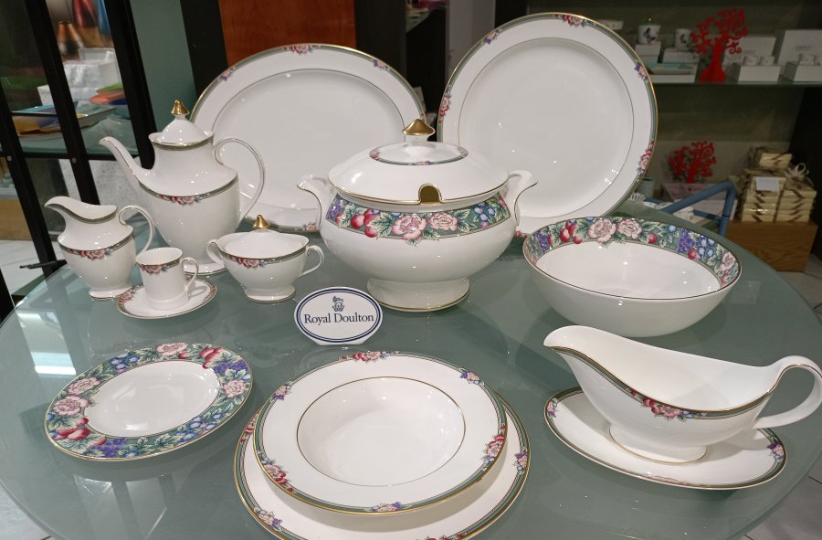 ROYAL DOULTON - SERVIZIO PIATTI TAVOLA E CAFFE' X 12 - ORCHARD HILL