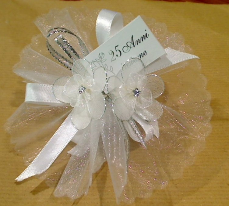 Confezione con fiori argento